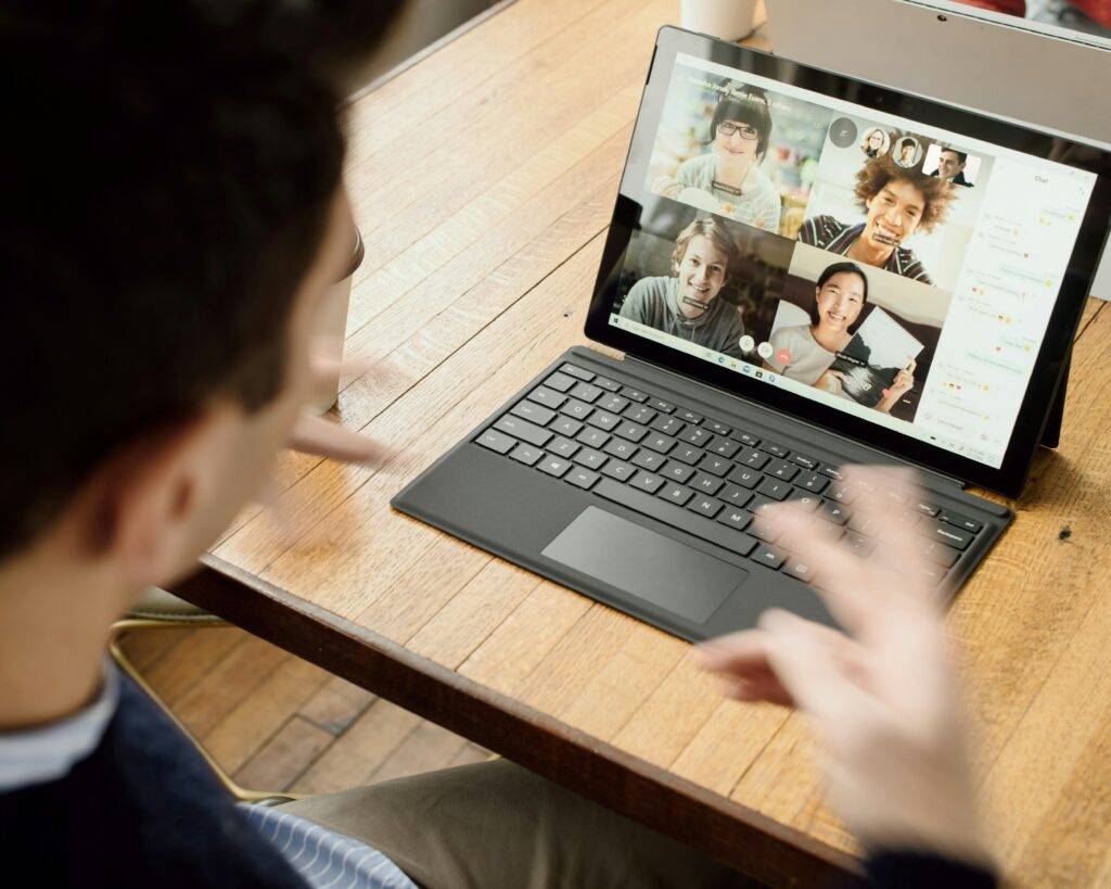 OpenSistemas - Consultora IT 112 surface HJgaV1qjHS0 unsplash