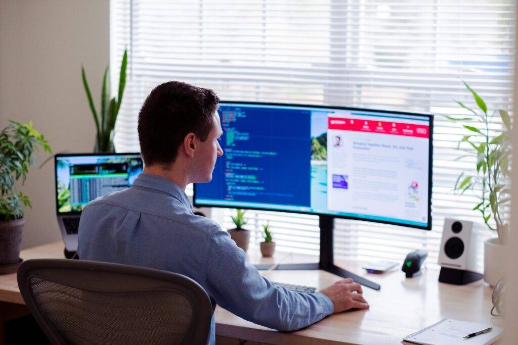 OpenSistemas - Consultora IT 196 luke peters B6JINerWMz0 unsplash