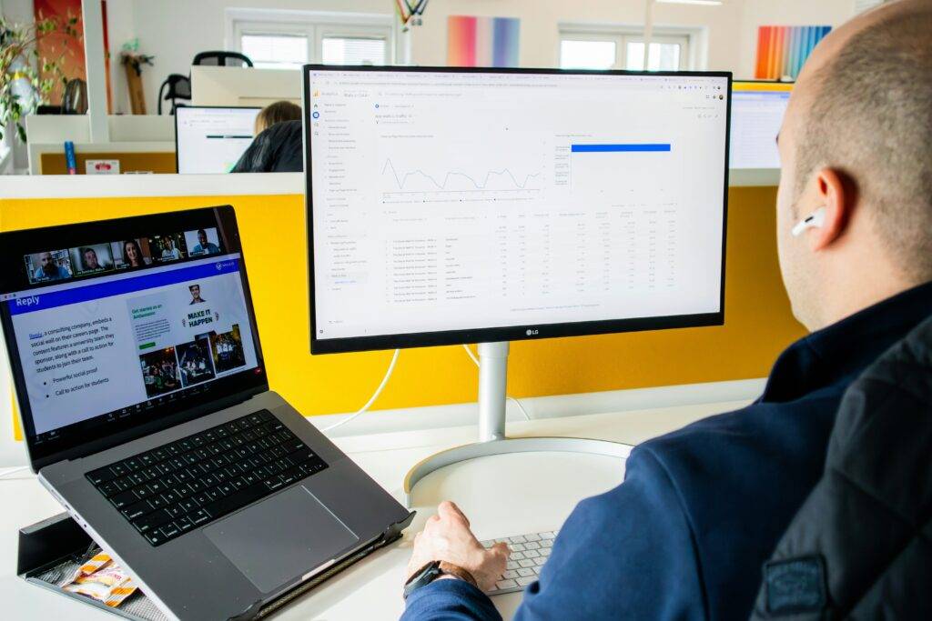 OpenSistemas - Consultora IT 183 walls io 92i7pO sNW8 unsplash