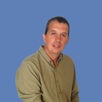 Nosotros 16 Daniel pelaez cuadrado